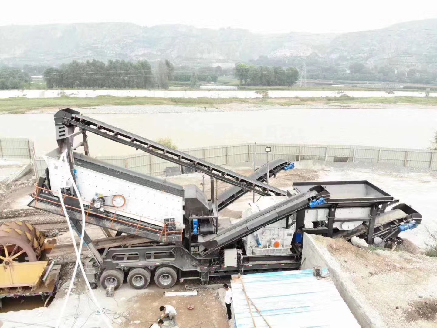 Cambodia's purchase of a 200-ton-per-hour mobile crushing plant from Silversea Mine.
