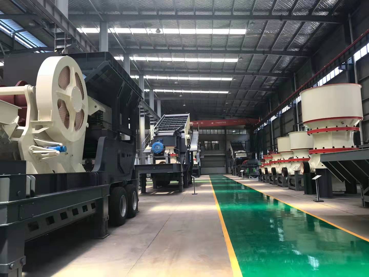 What is the function of the impact plate in an impact crusher? How can the vibration of the equipment be reduced?